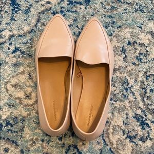 Banana Republic nude flat. Size 8.